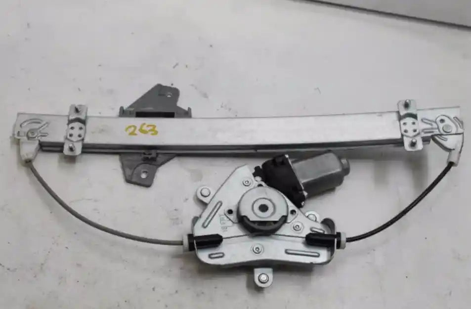 Hyundai, Accent Left Front Window Reg/Motor Door Reg & Motor Assy Rb 05/11 12/19