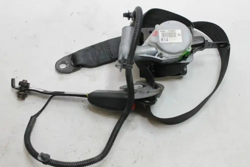 Hyundai, Accent Seat Belt Rh Front Assy (Belt And Stalk) Rb 05/11 12/19