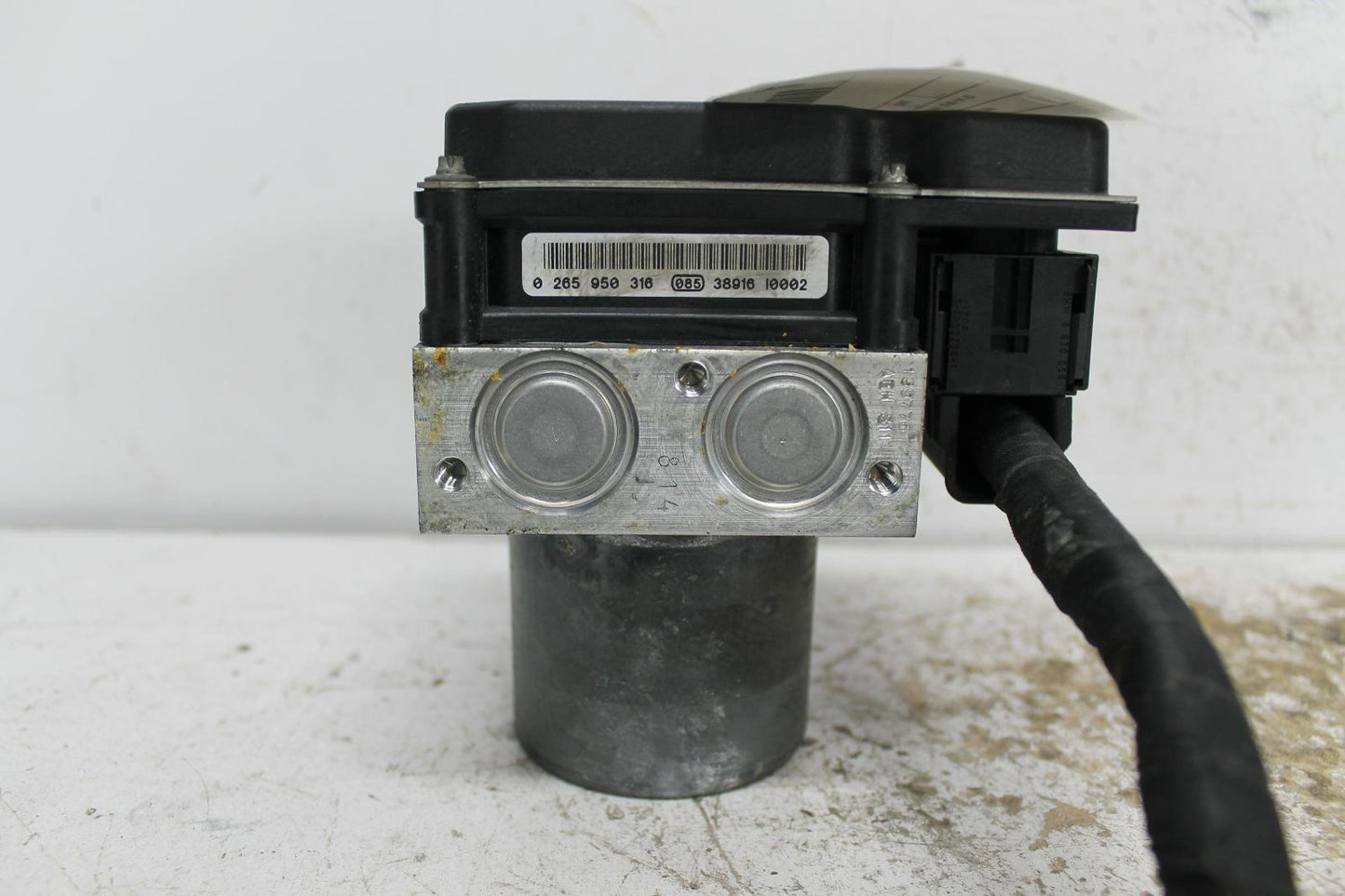 BMW, 5 Series Abs Pump/Modulator E60 On Module P/N 34516767239 10/03 04/10