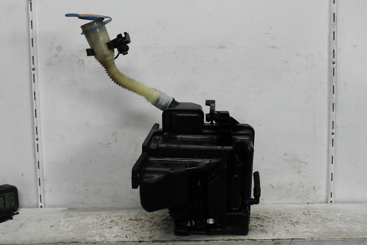 Audi, A1 Washer Bottle 8X, W/ H/Lamp Washers Type, 12/10-10/18