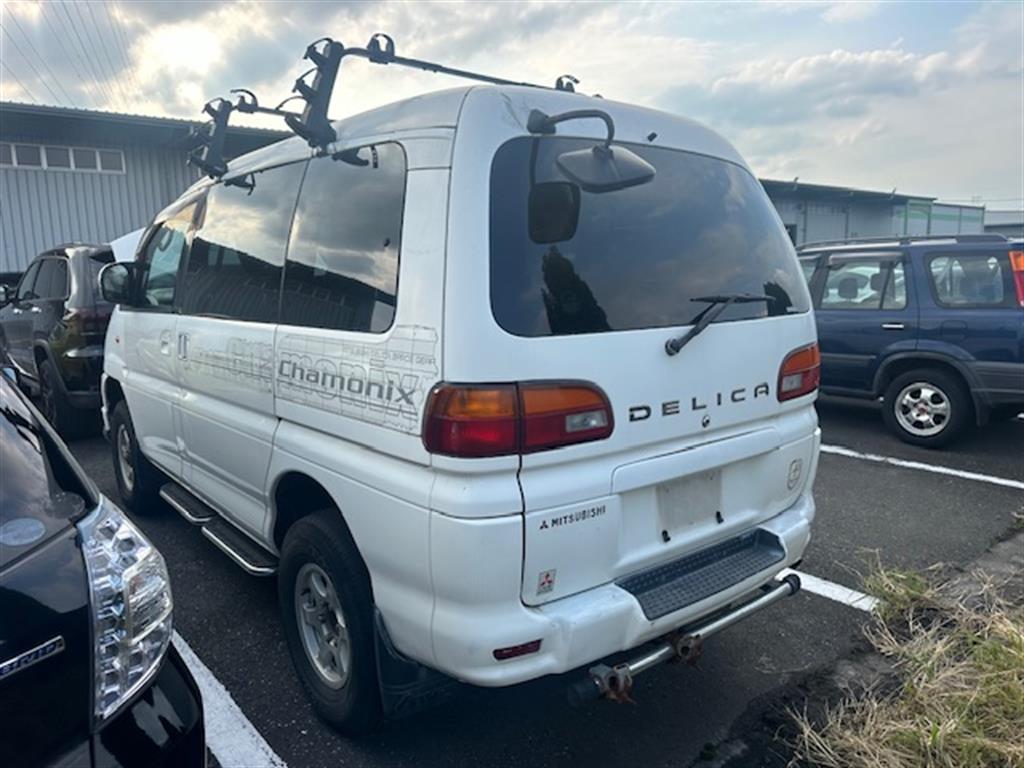 Mitsubishi, Delica Bonnet Spacegear W/ Scoop, 98