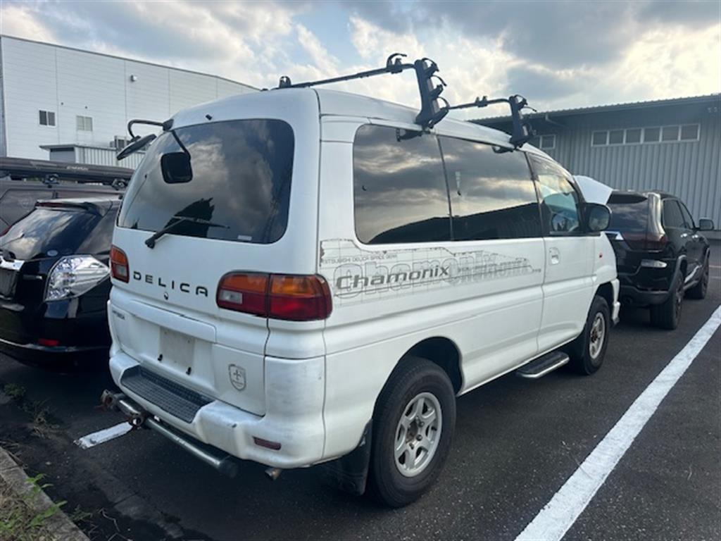 Mitsubishi, Delica Bonnet Spacegear W/ Scoop, 98