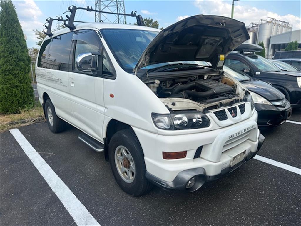 Mitsubishi, Delica Bonnet Spacegear W/ Scoop, 98