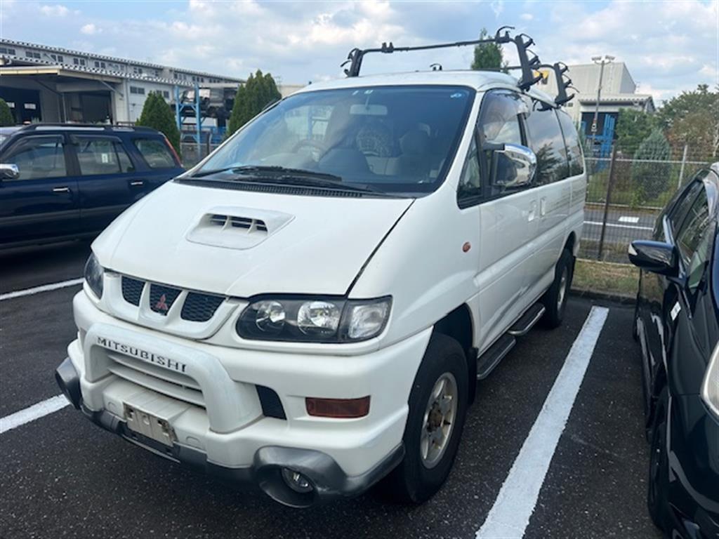 Mitsubishi, Delica Bonnet Spacegear W/ Scoop, 98