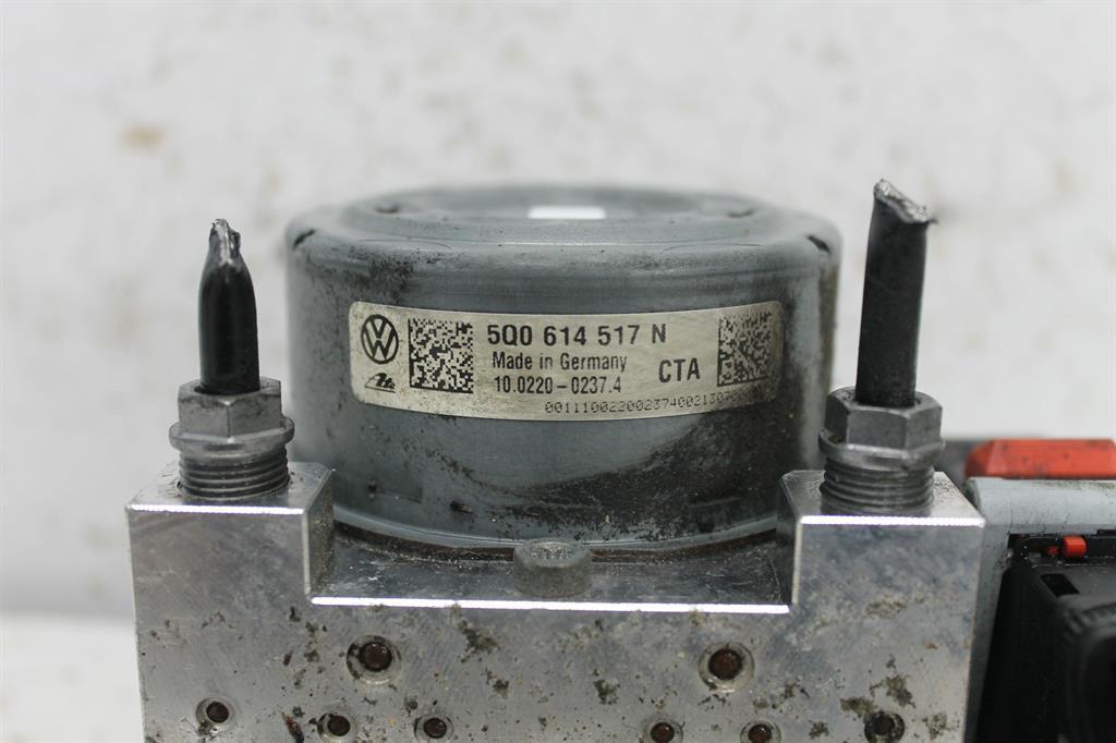 Volkswagen, Golf Abs Pump/Modulator Gen 7 On Motor P/N 5Q0614517N 12/12 08/20