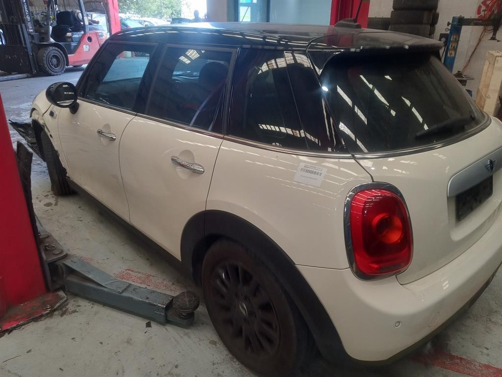 MINI, Cooper, Courtesy Light Front, Non Sunroof Type, R55/R56/60, 03/07-10/15