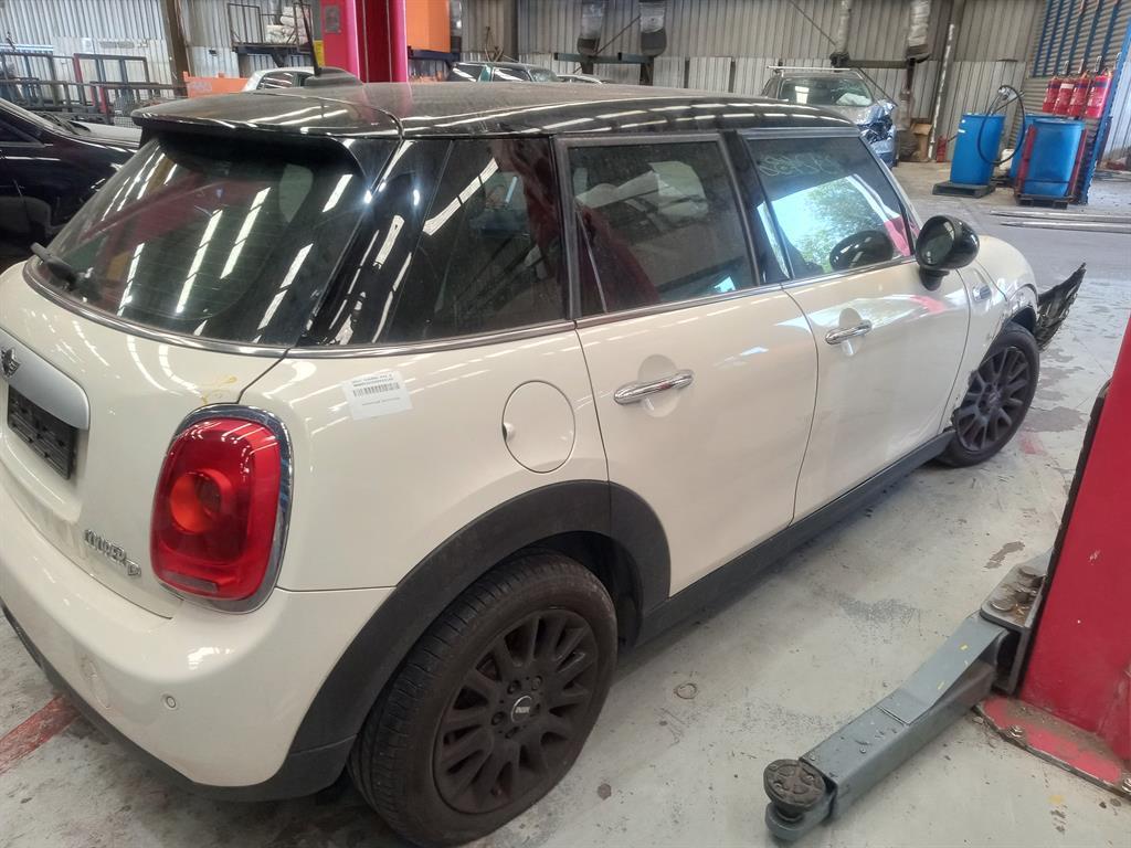 MINI, Cooper, Courtesy Light Front, Non Sunroof Type, R55/R56/60, 03/07-10/15