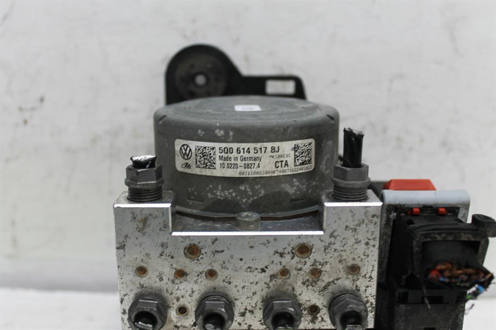Volkswagen, Golf Abs Pump/Modulator Gen 7 On Motor P/N 5Q0614517Bj 12/12 08/20