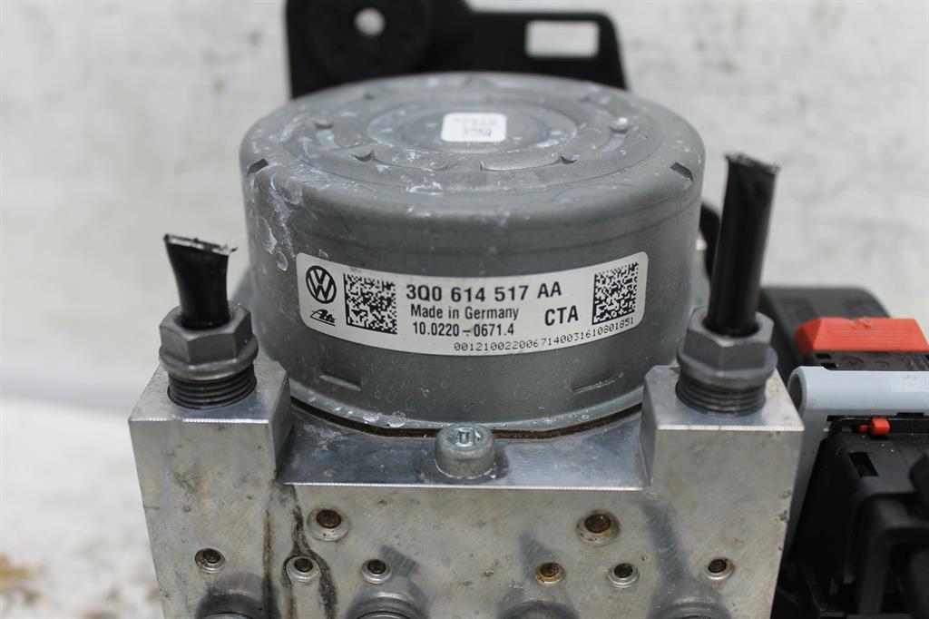 Volkswagen, Golf Abs Pump/Modulator Gen 7 On Motor P/N 3Q0614517Aa 12/12 08/20