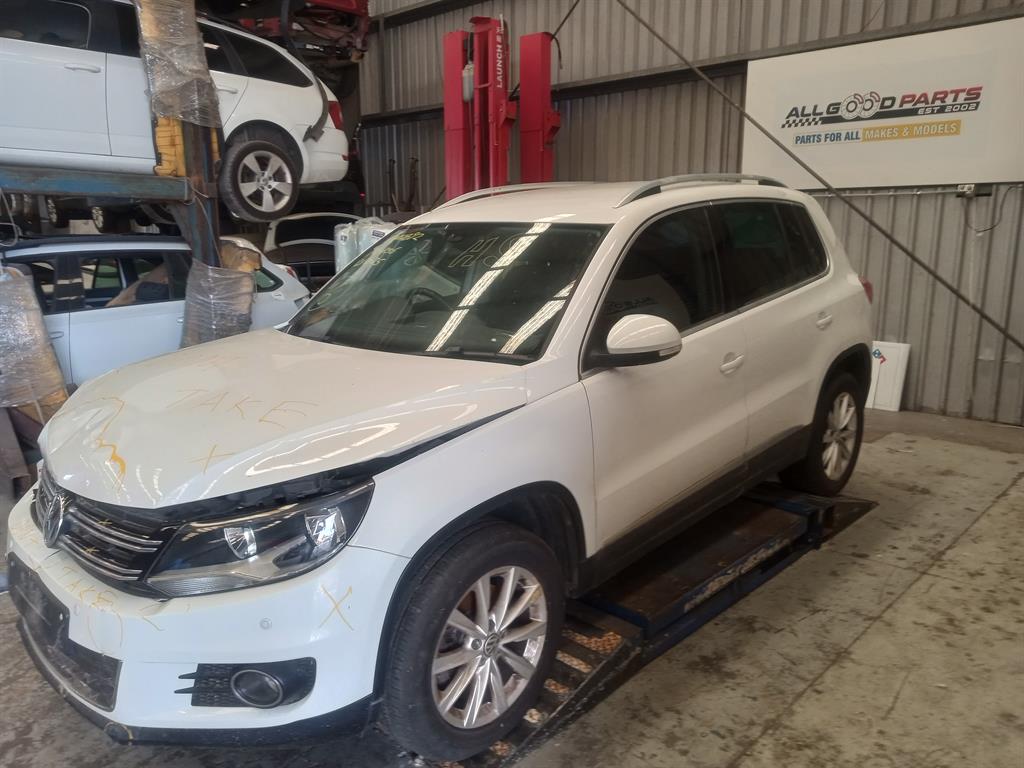 Volkswagen, Tiguan Air Cleaner/Box Air Cleaner 5N, 2.0, Petrol, Cawa/Cawb/Cczb/Cczc/Cczd Code, 05/08 08/16