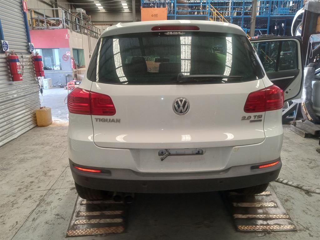 Volkswagen, Tiguan Air Cleaner/Box Air Cleaner 5N, 2.0, Petrol, Cawa/Cawb/Cczb/Cczc/Cczd Code, 05/08 08/16
