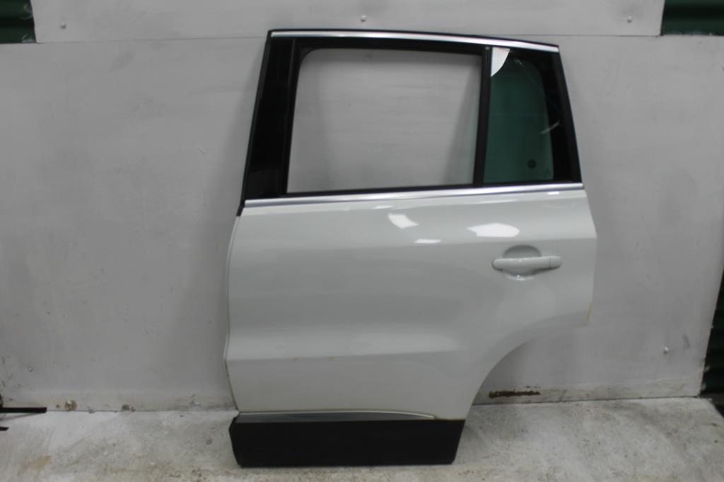 Volkswagen, Tiguan Left Rear Door 5N 05/08 08/16