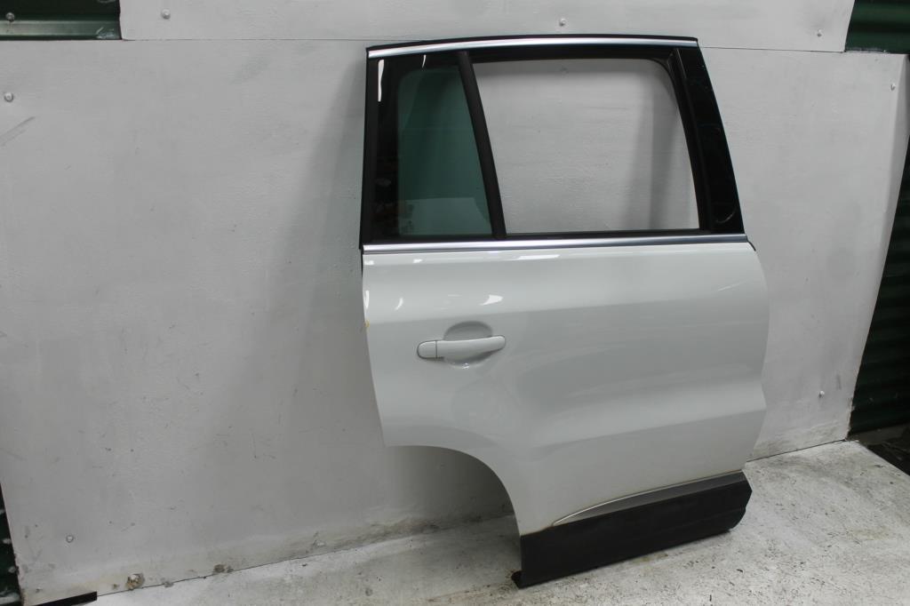 Volkswagen, Tiguan Right Rear Door 5N 05/08 08/16