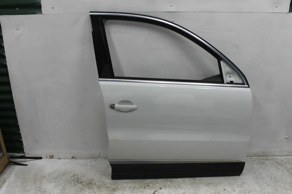 Volkswagen, Tiguan Right Front Door 5N 05/08 08/16