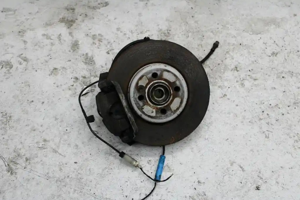 MINI, Cooper Left Front Hub Assembly R55/R56/R57, Wagon/3Dr Hatch/Cabrio, 03/07-05/15 J15153