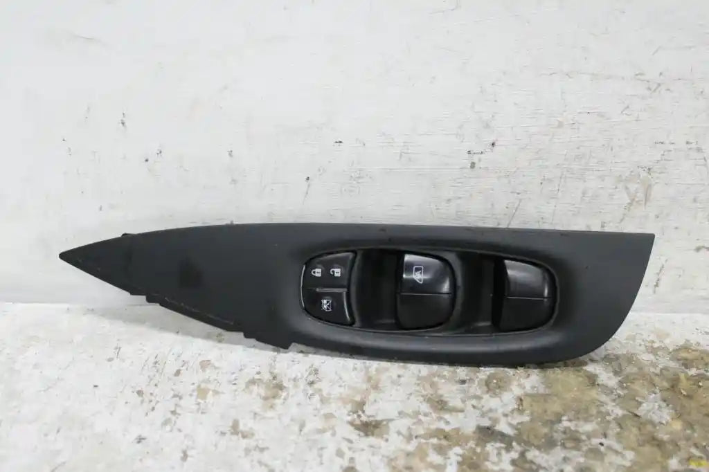 Nissan, Qashqai Power Window Switch Rh Front (Master Switch) Early Type (Only Drivers Door Auto Type) J11 12/13 06/17