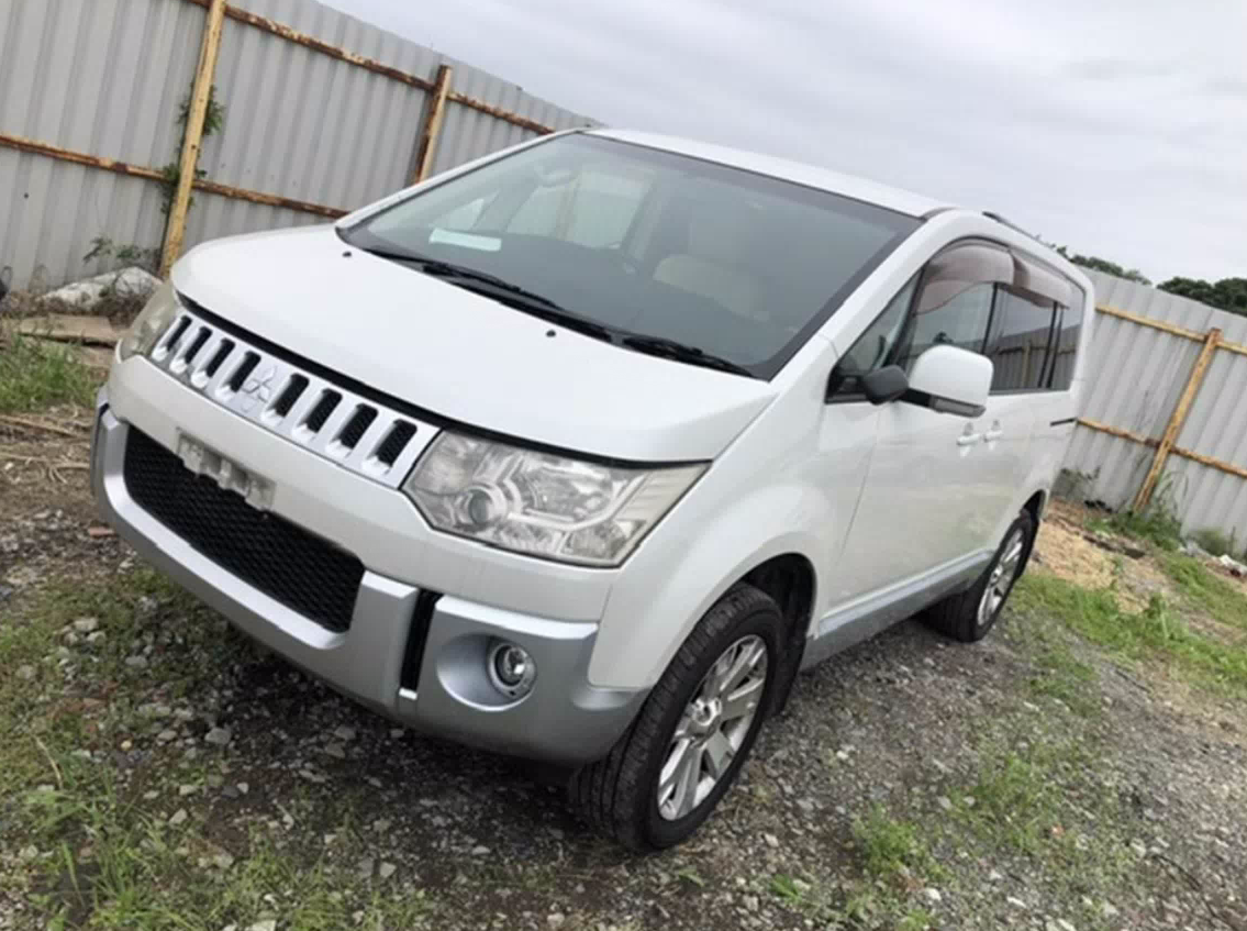 Mitsubishi, Delica Grille 5Th Gen 07- (Import)