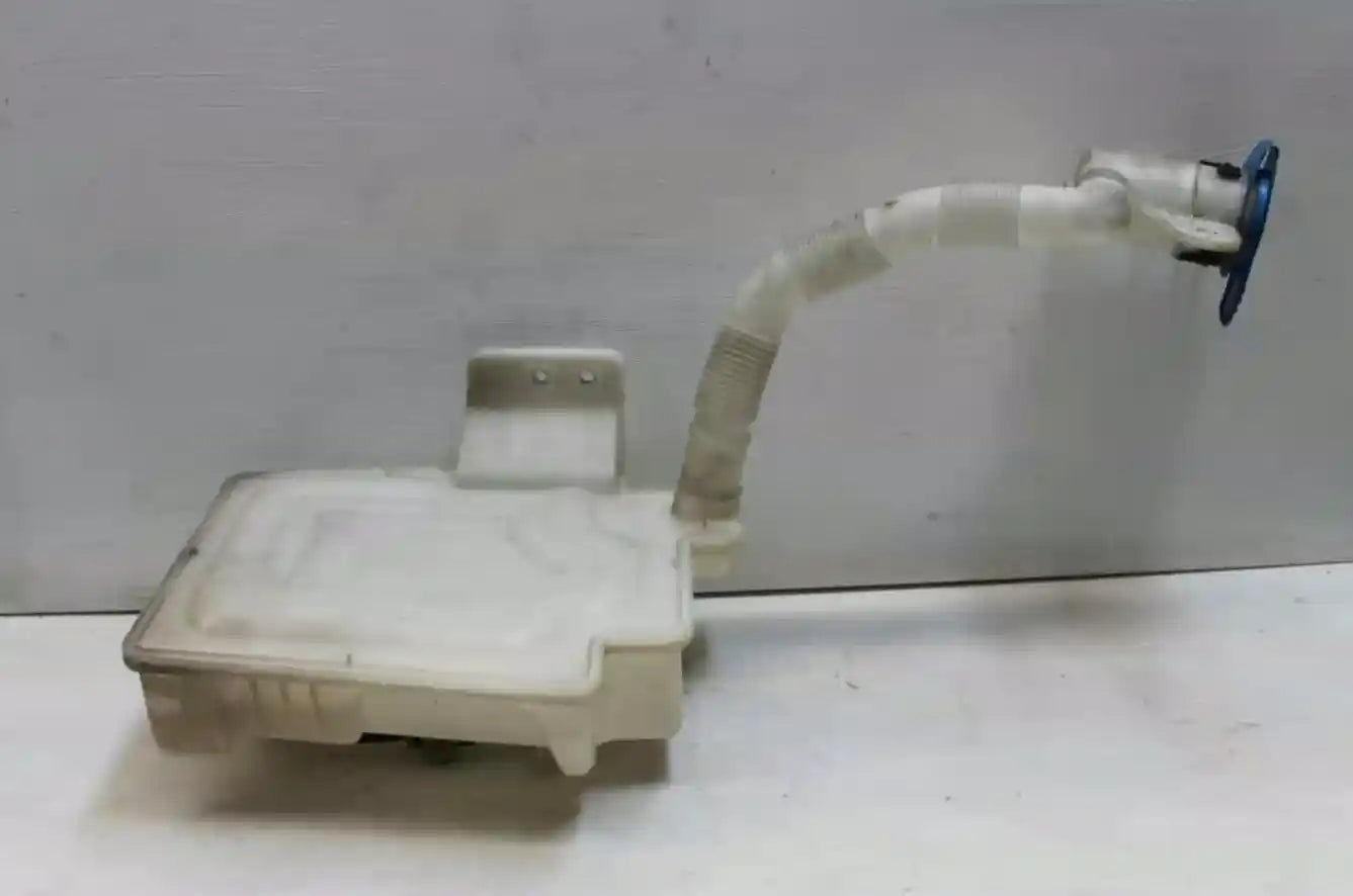 Volkswagen, Golf Washer Bottle Gen 5-Gen 6, Non H/Lamp Washer Type, Single Pump, 06/04-12/15 J0089
