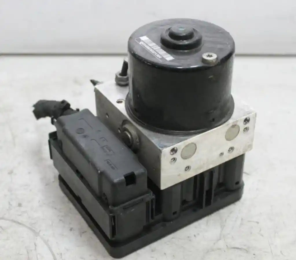 Volkswagen, Golf Abs Pump/Modulator Gen 5, On Motor P/N 1K0614517Ac, 06/04-02/09 J99878