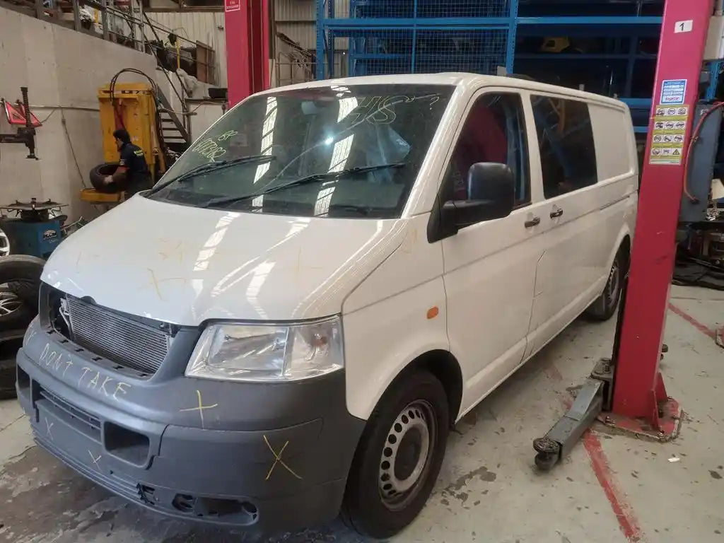 Volkswagen, Transporter A/C Compressor T5 2.0 Petrol P/N 7Hd820803C 08/04 02/10