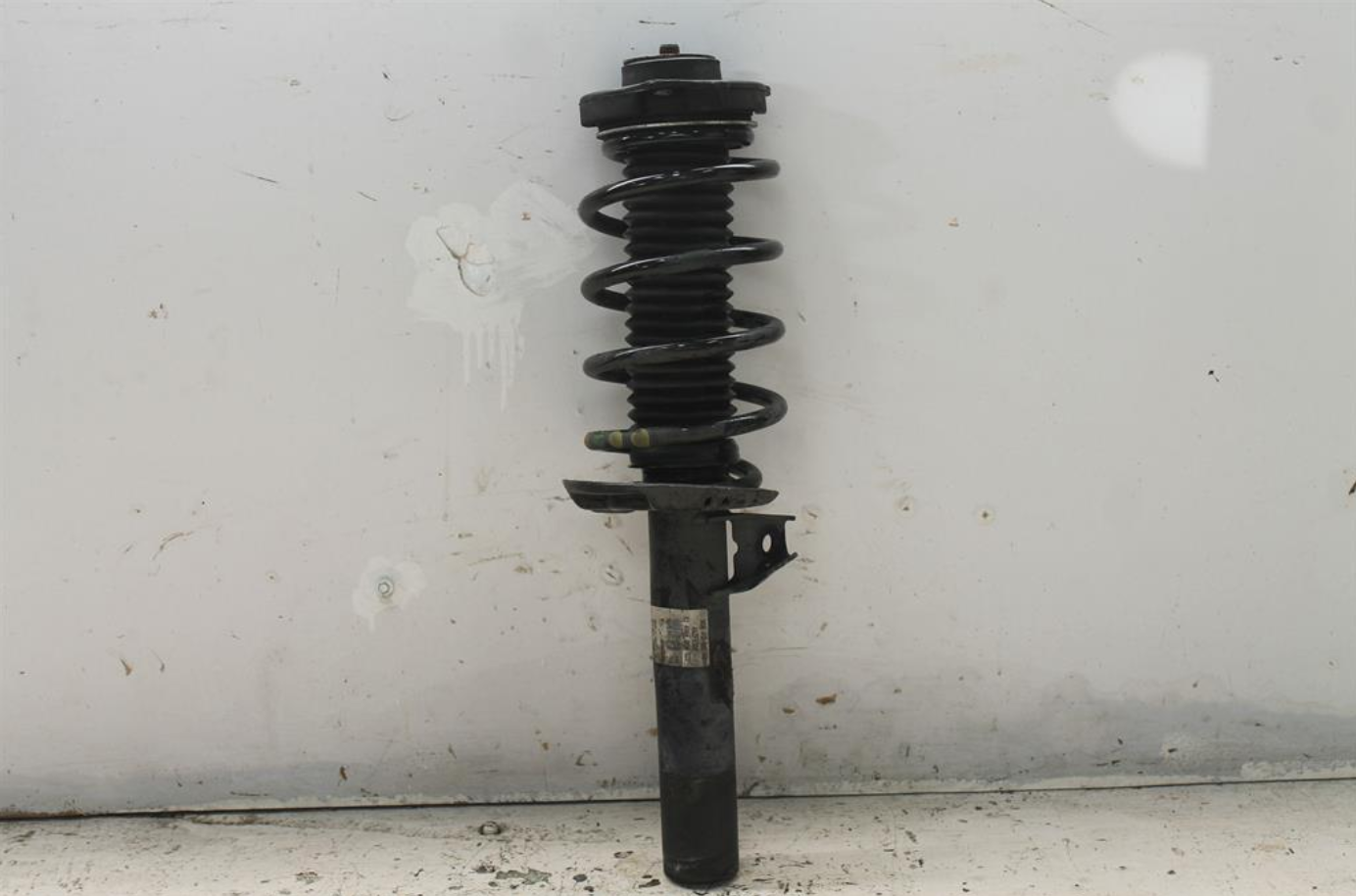 Volkswagen, Passat Left Front Strut 3C/Mk6 B7 2.0 04/11 05/15
