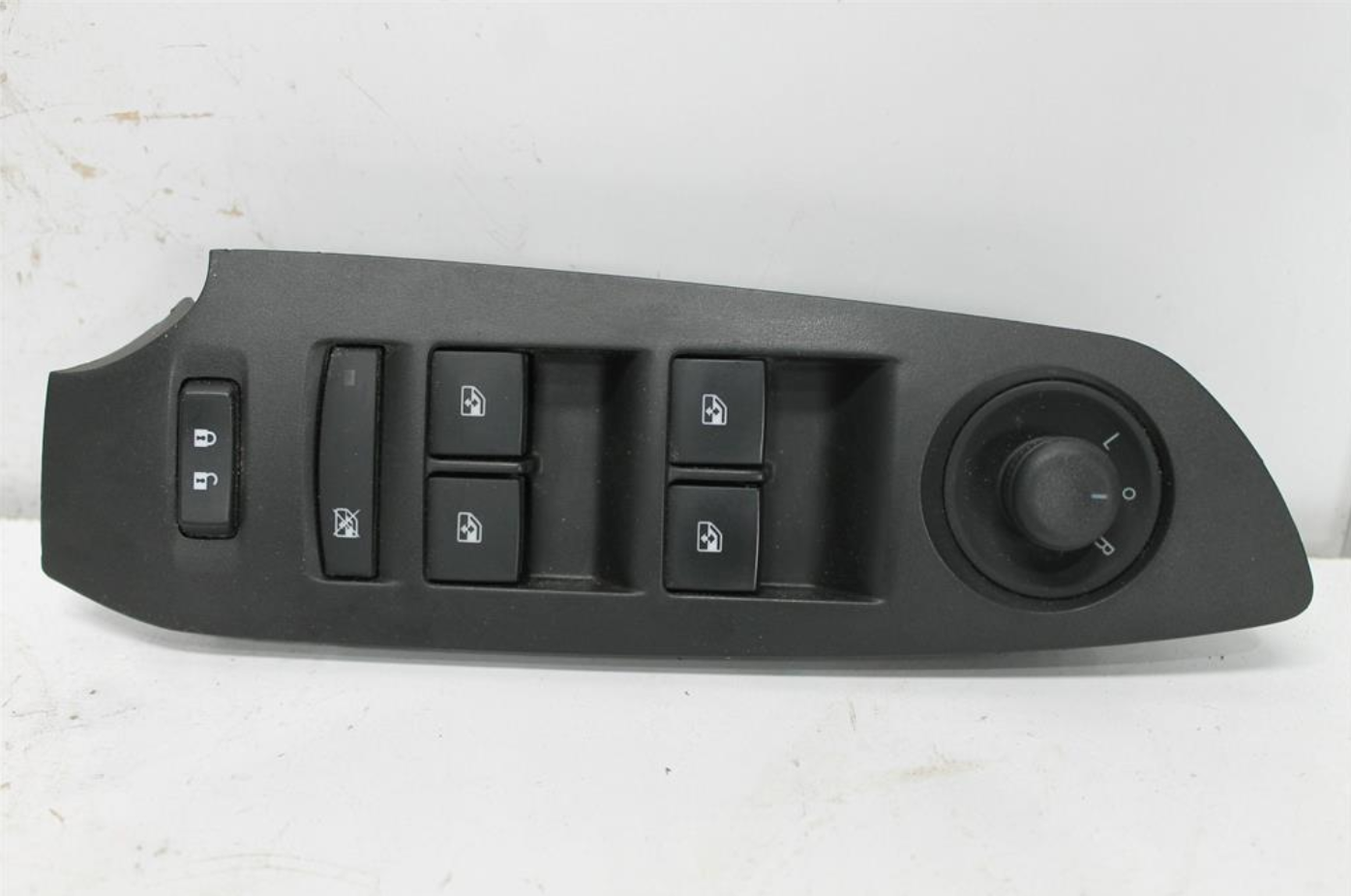 Holden, Trax Power Window Switch Rh Front (Master Switch) Square Style Plug Tj Series 09/16 12/20
