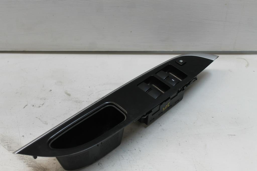 Mitsubishi, Triton Power Window Switch Rh Front (Master Switch) 4 Door Switch Type Mq Mr 03/15 10/23