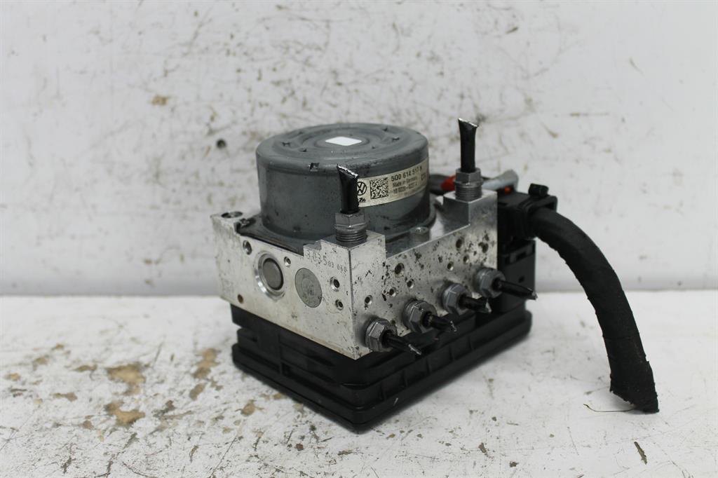 Volkswagen, Golf Abs Pump/Modulator Gen 7 On Motor P/N 5Q0614517N 12/12 08/20