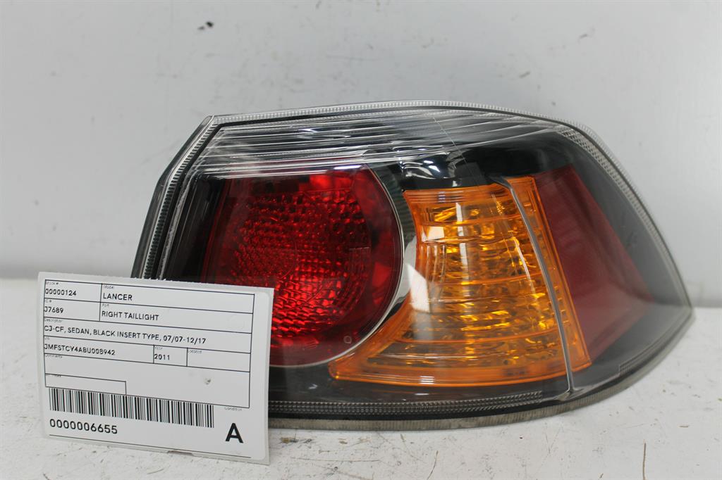 Mitsubishi, Lancer Right Taillight Cj Cf Sedan Black Insert Type 07/07 12/17