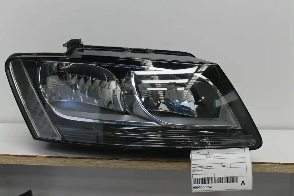 Audi, Q5 Right Headlamp 8R Halogen Type 03/09 10/12