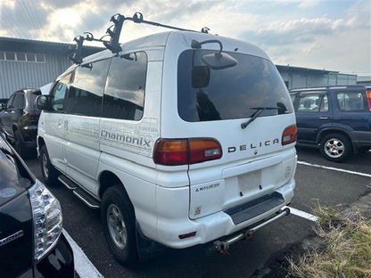 Mitsubishi, Delica Bonnet Spacegear W/ Scoop, 98