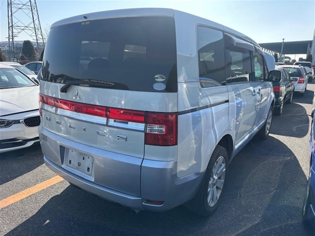 Mitsubishi, Delica, Front Bumper 5Th Gen 07- (Import)