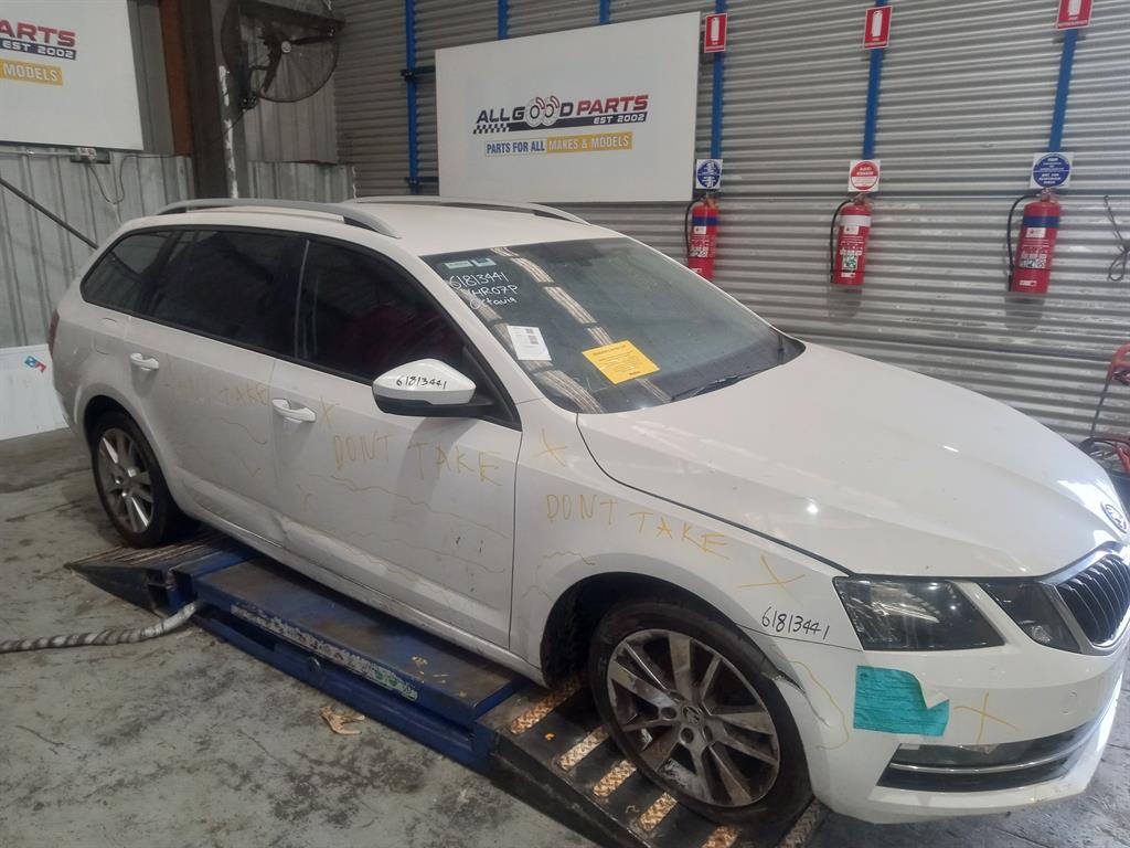 Skoda, Octavia Left Taillight Ne Wagon, Led Type, 09/13 09/20