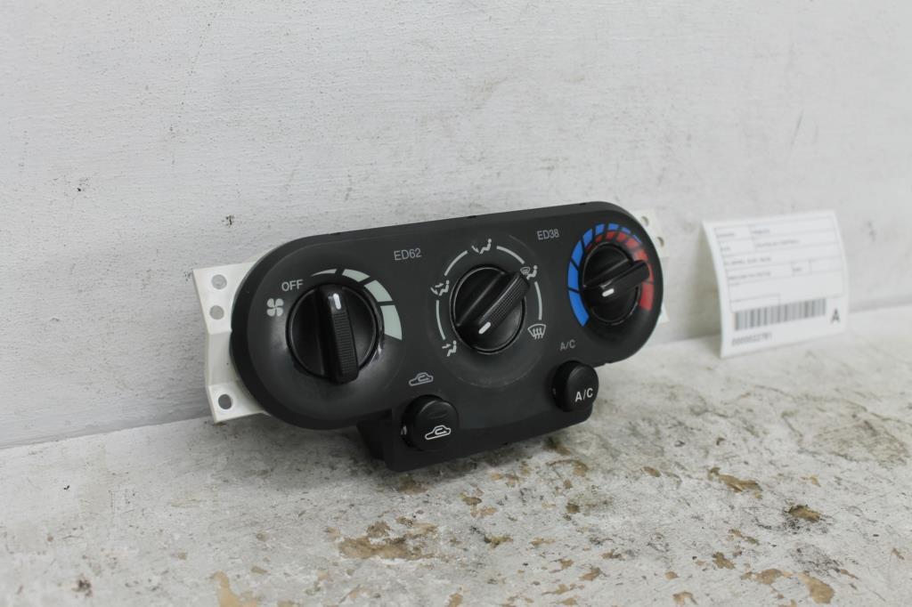 Mazda, Tribute Heater/Ac Controls Yu Series 02/01 06/06
