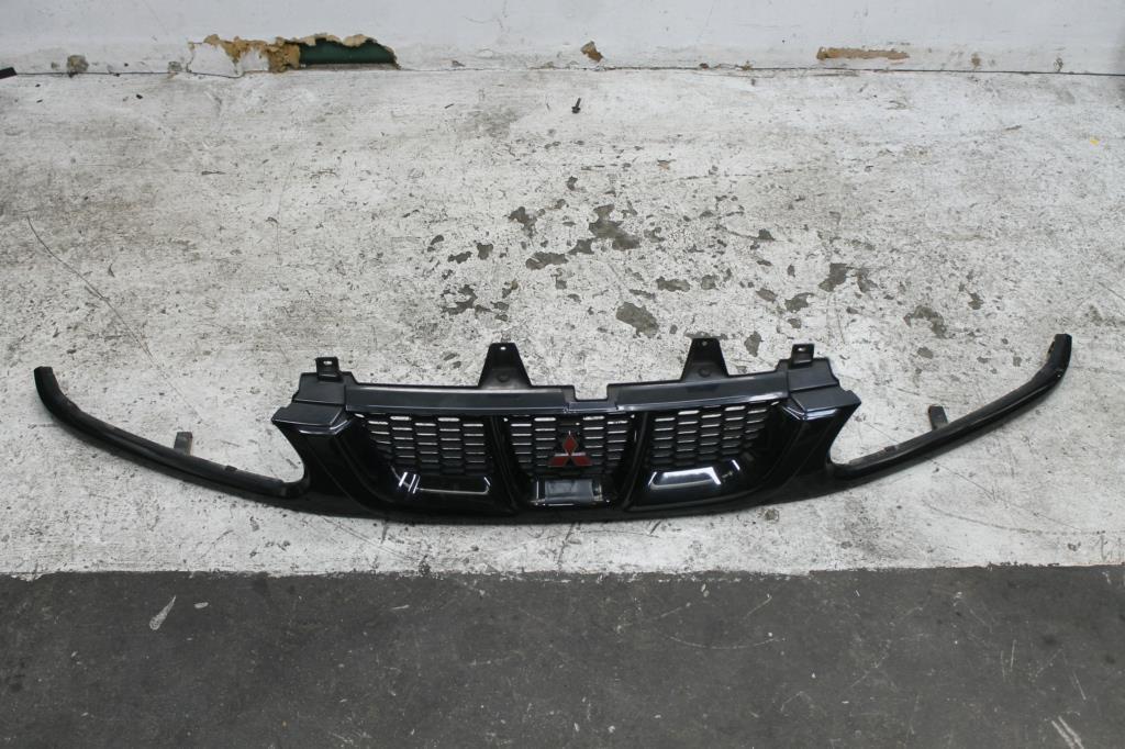Mitsubishi, Delica Grille L400 Spacegear 06/97-