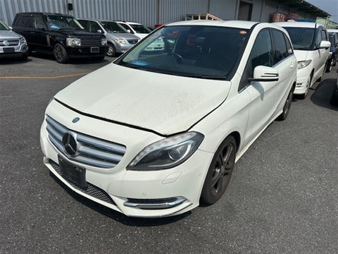 Mercedes, B Class Front Bumper W246, W/ Chrome Highlight & H/Lamp Washer Type, 12/11-01/15