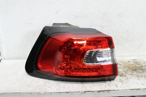 Jeep, Cherokee Left Taillight Kl In Body 02/14 03/18