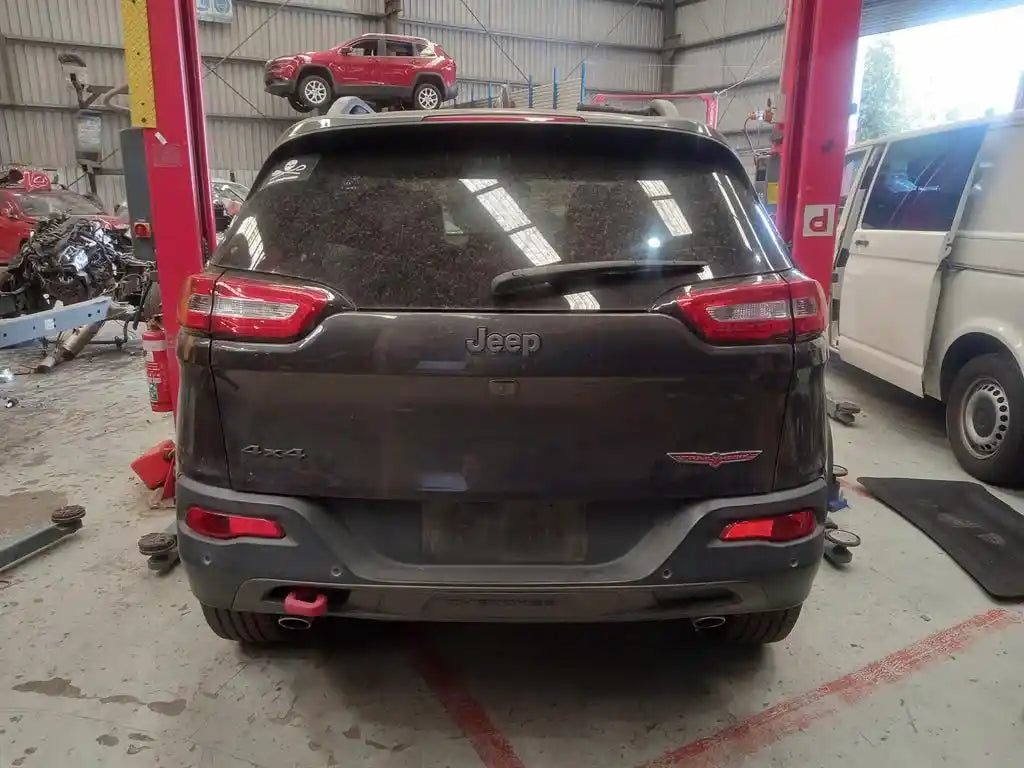 Jeep, Cherokee Right Taillight Kl In Body 02/14 03/18