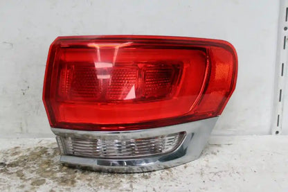 Jeep, Grand Cherokee Right Taillight Wk Laredo/Overland/Limited W/ Chrome Bezel 04/13 02/22