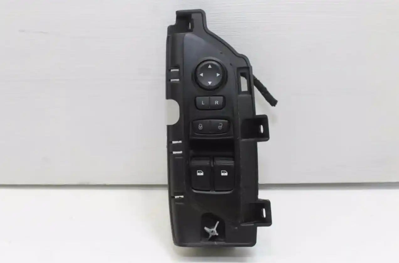 LDV, G10 Power Window Switch Rh Front (Master Switch) Sv7A/Sv7C Wagon/Van 04/15