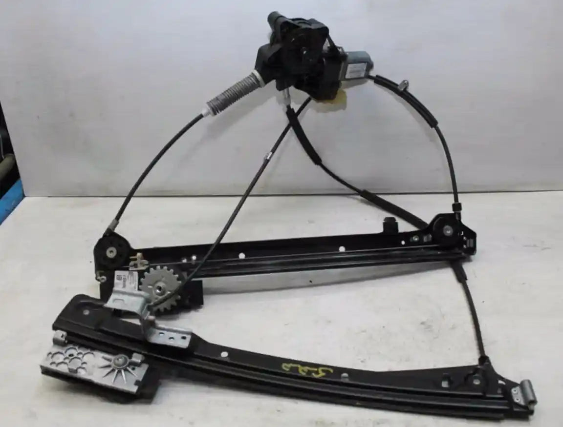 MINI, Cooper Right Front Window Reg/Motor R55/R56/R57, Wagon/3Dr Hatch/Cabrio, 03/07-05/15 J15151