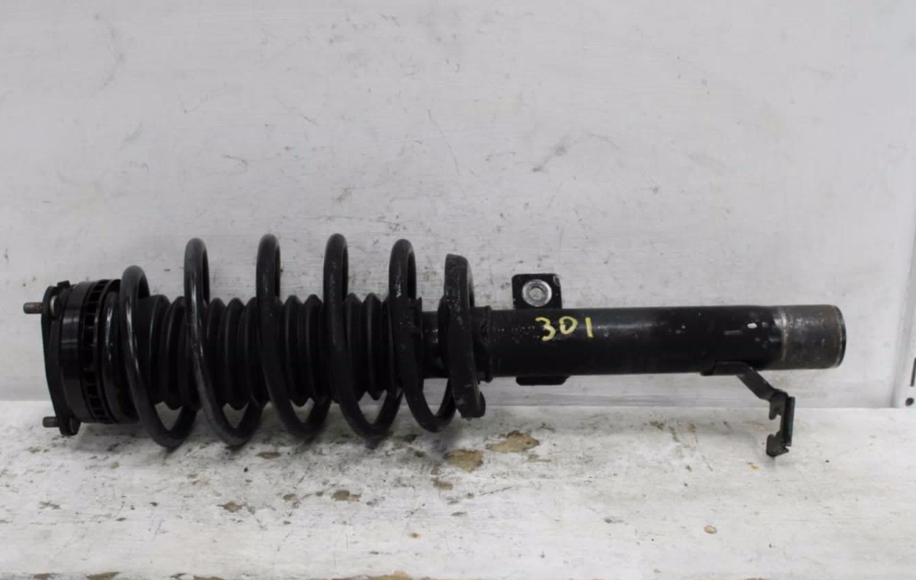 Mazda, 2 Left Front Strut Dy 12/02 08/07