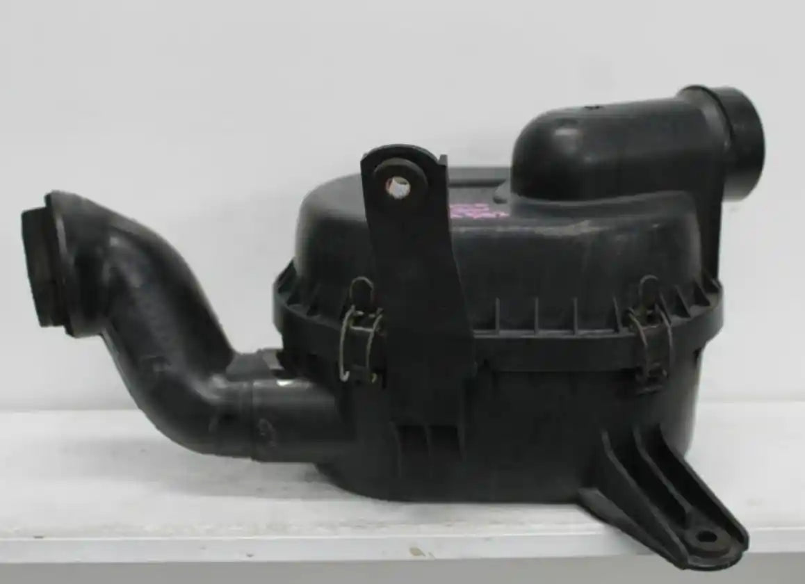 Mitsubishi, Delica Air Cleaner/Box Spacegear, 2.8, 4M40, 90- J822