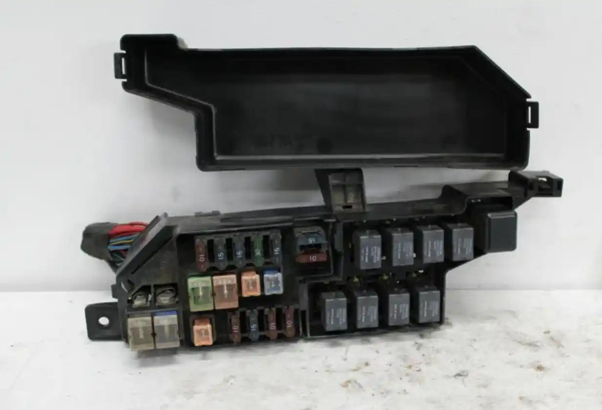 Mitsubishi, Delica Fuse Box Spacegear 90-07 822
