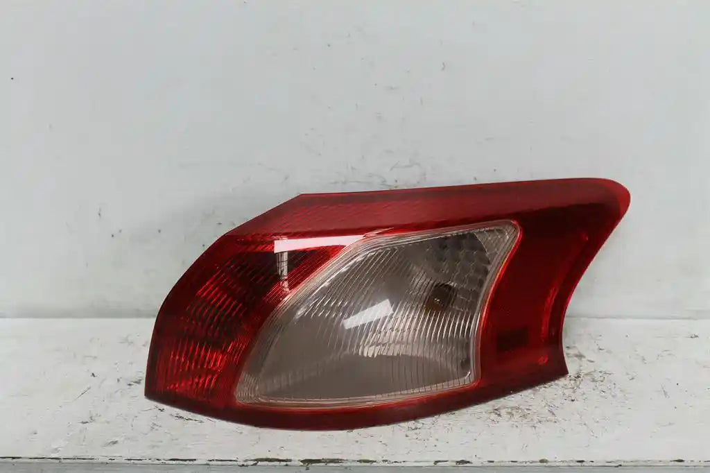 Mitsubishi, Lancer Right Taillight Cj Cf Hatch Pink Lens 10/08 12/17