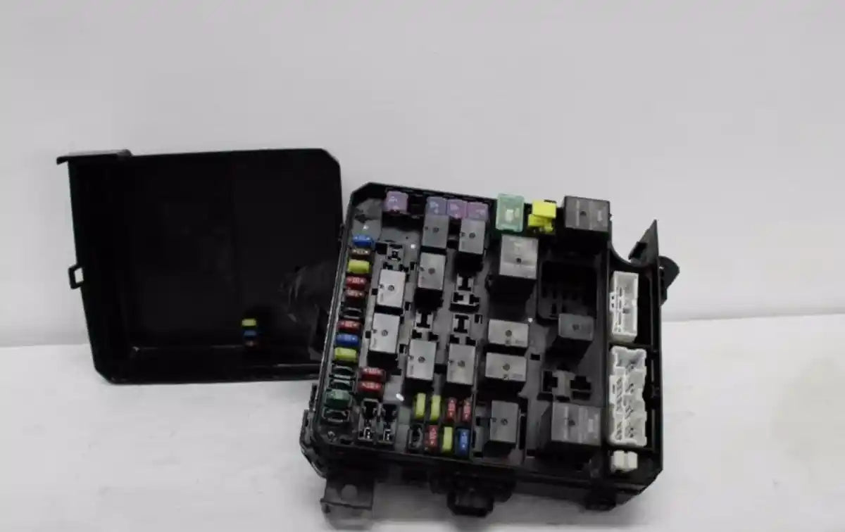 Mitsubishi, Outlander Fuse Box, Zg, 11/06-09/09 J4250