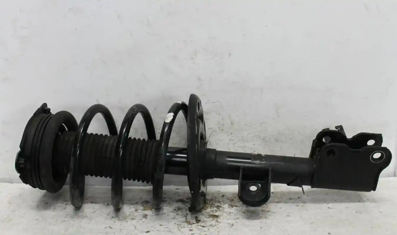 Nissan, Pathfinder Right Front Strut R52 06/13 04/21