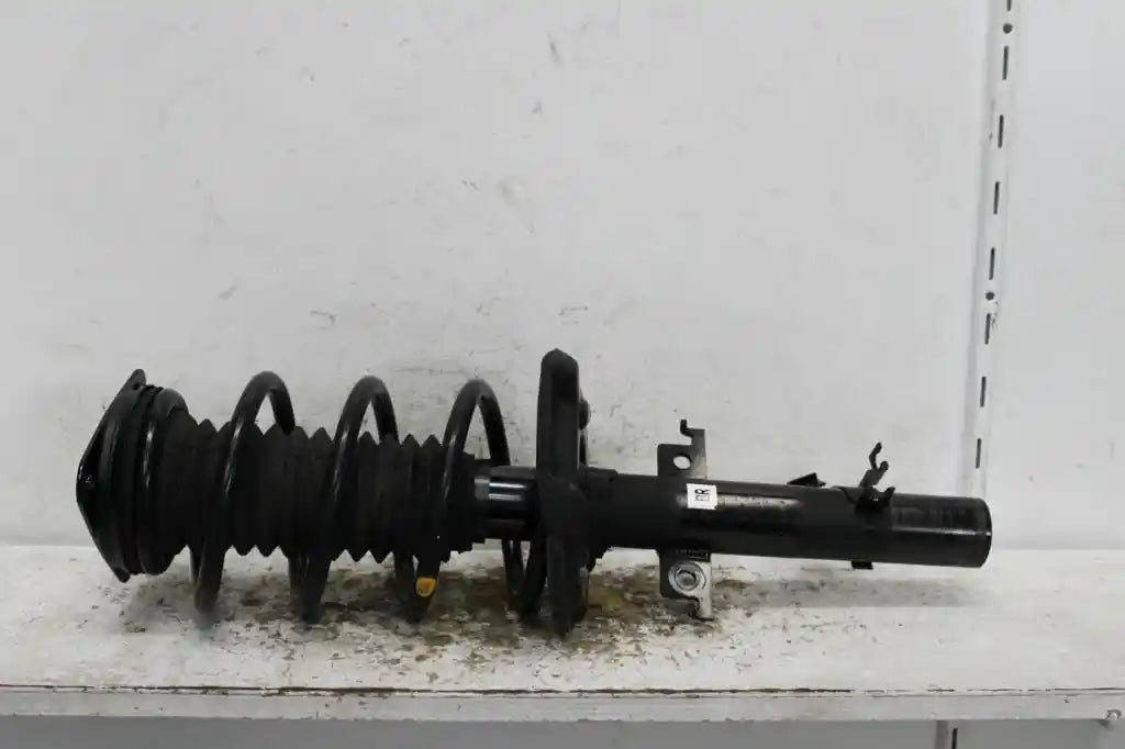 Nissan, Xtrail Right Front Strut T32 2.0/2.5 Petrol 02/14 07/22