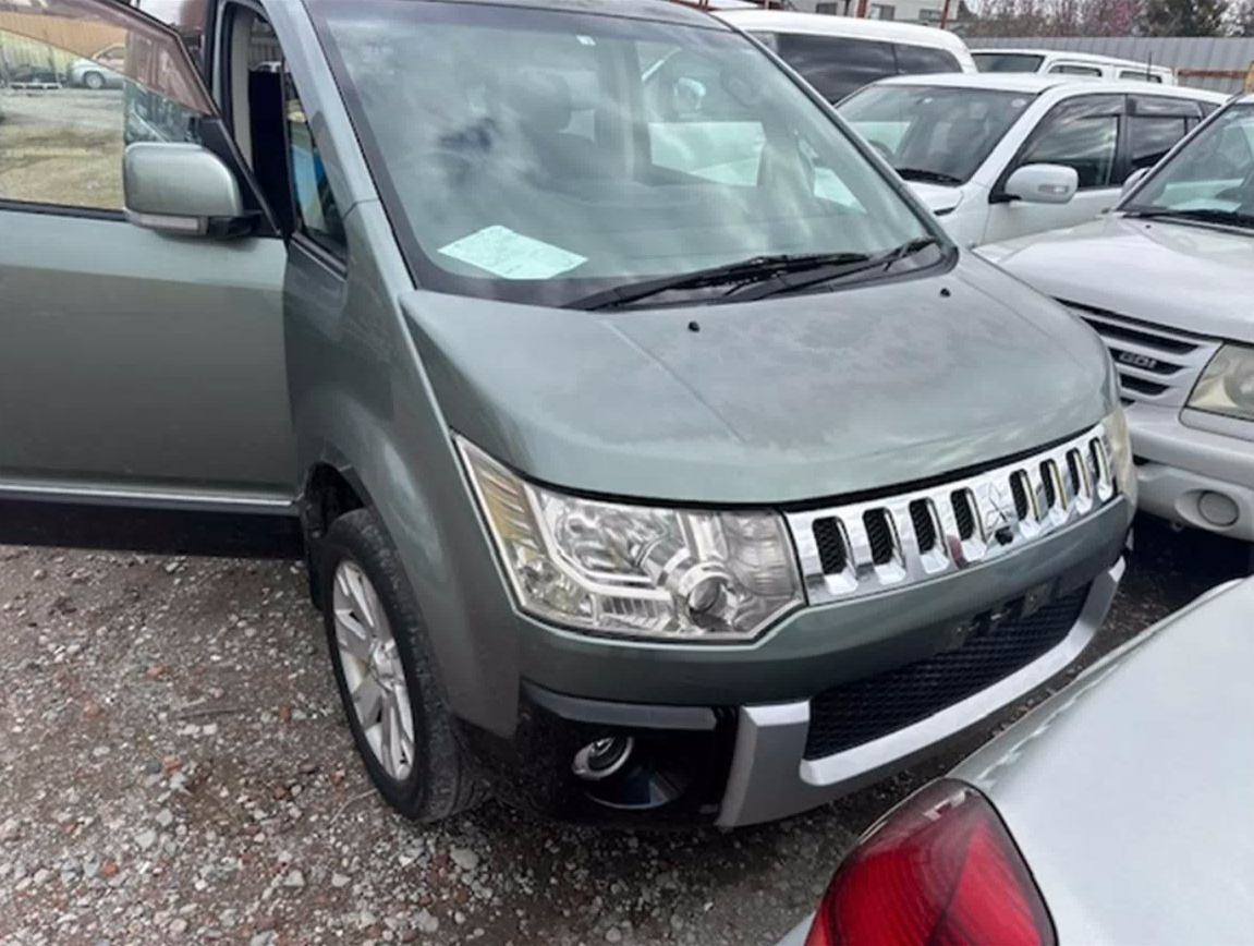 Mitsubishi, Delica Left Taillight 5Th Gen 07- (Import)