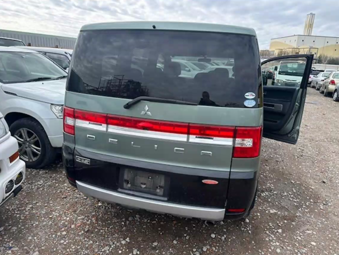 Mitsubishi, Delica Left Taillight 5Th Gen 07- (Import)